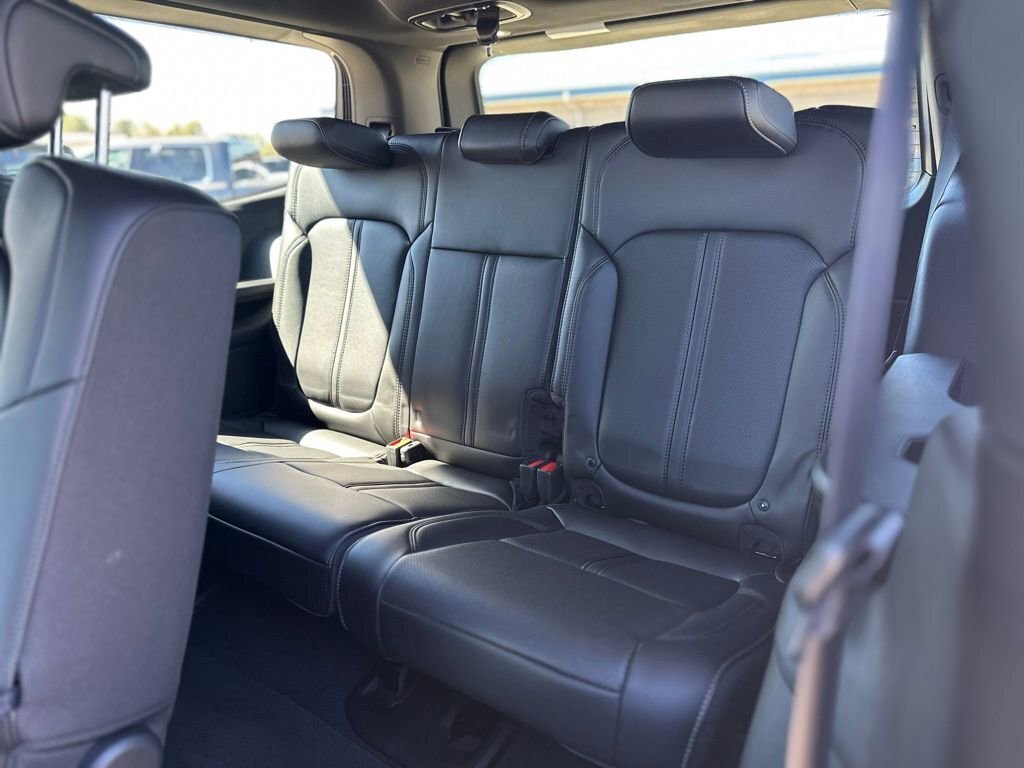 New 2026 Jeep Grand Wagoneer 4WD image 33