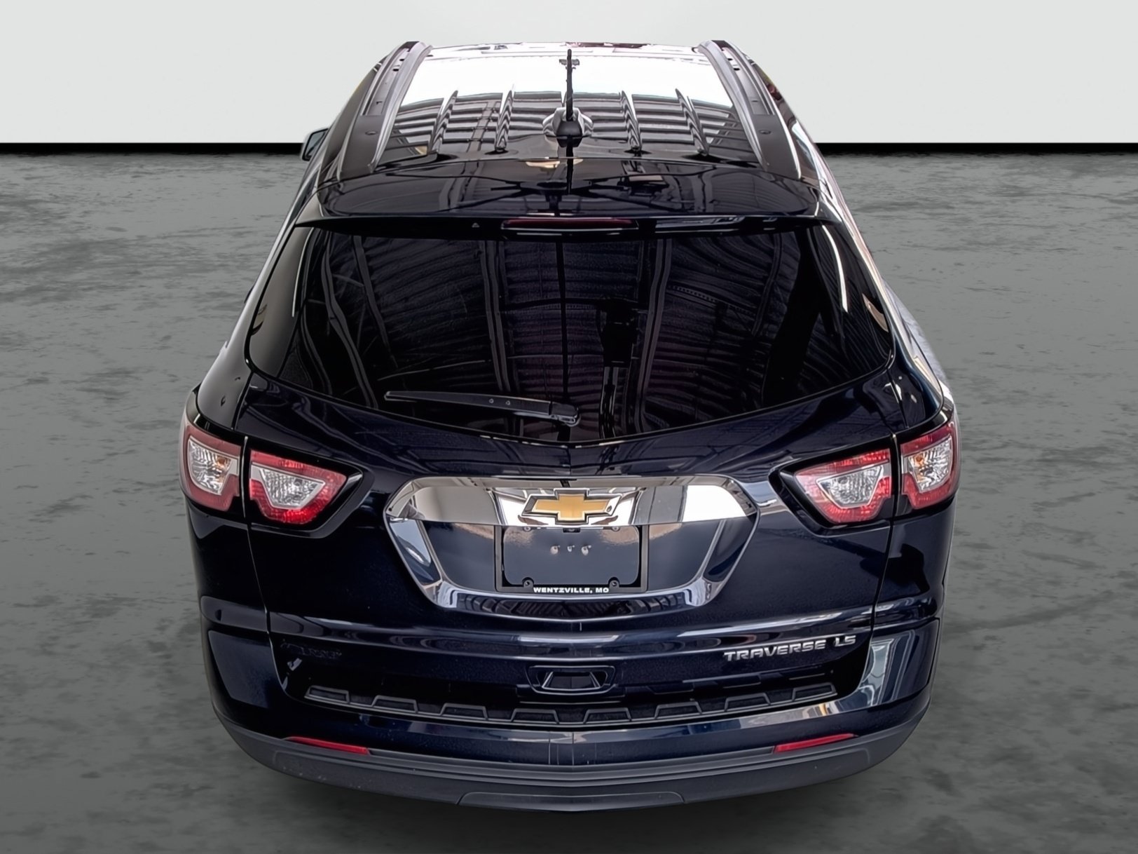 Used 2016 Chevrolet Traverse LS FWD image 3