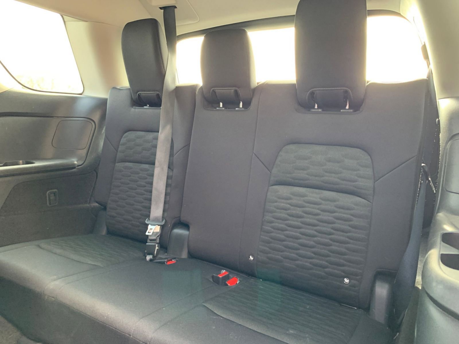 Used 2025 Nissan Pathfinder SV image 31