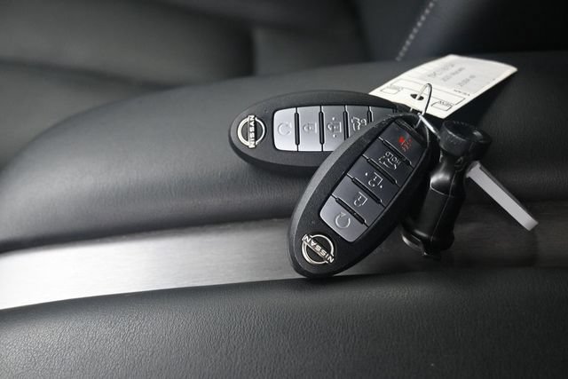 Used 2023 Nissan Murano SL w/ SL Moonroof Package FWD image 9