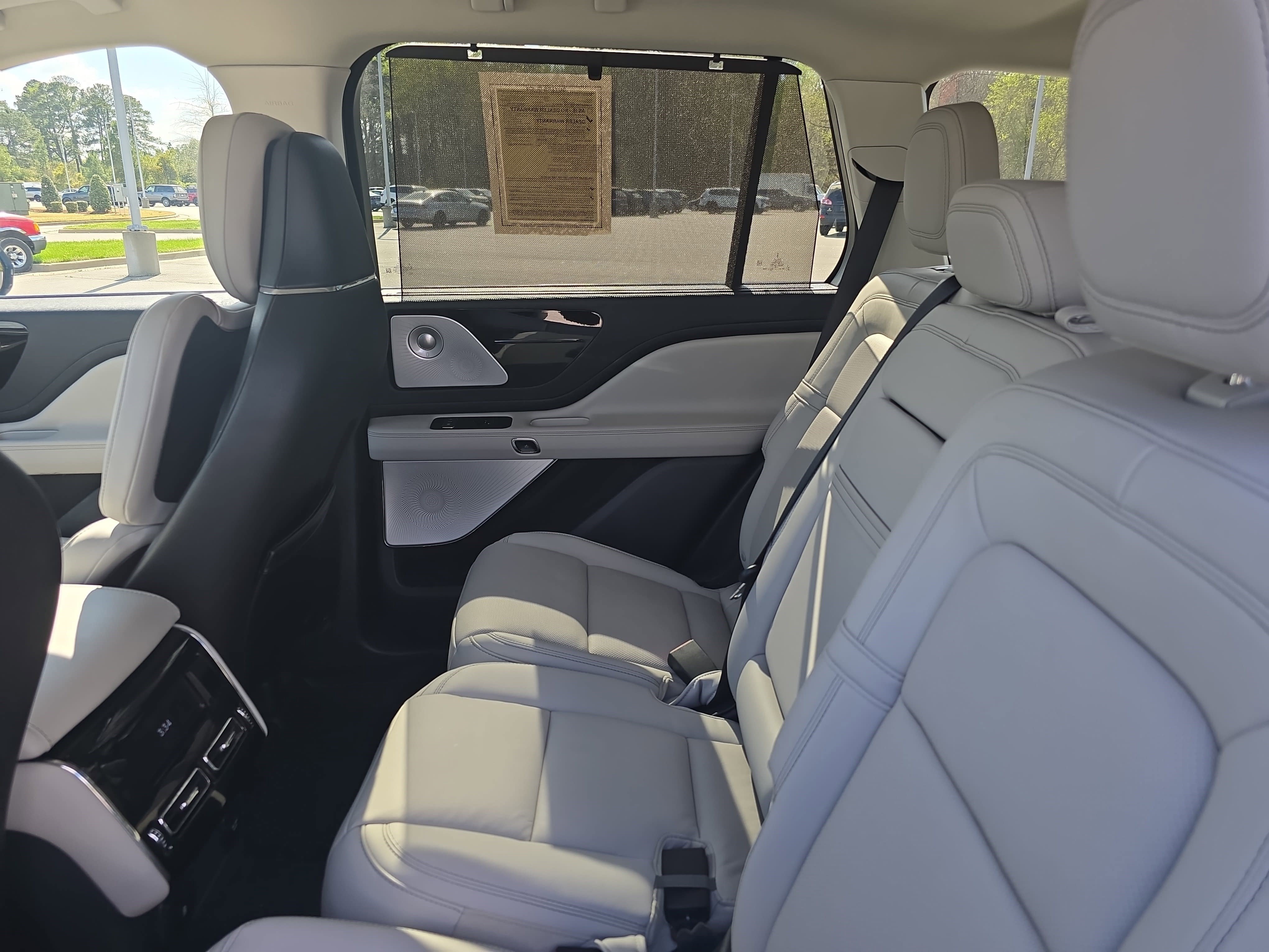 Certified 2025 Lincoln Aviator Reserve w/ Equipment Group 201A AWD/4WD image 13