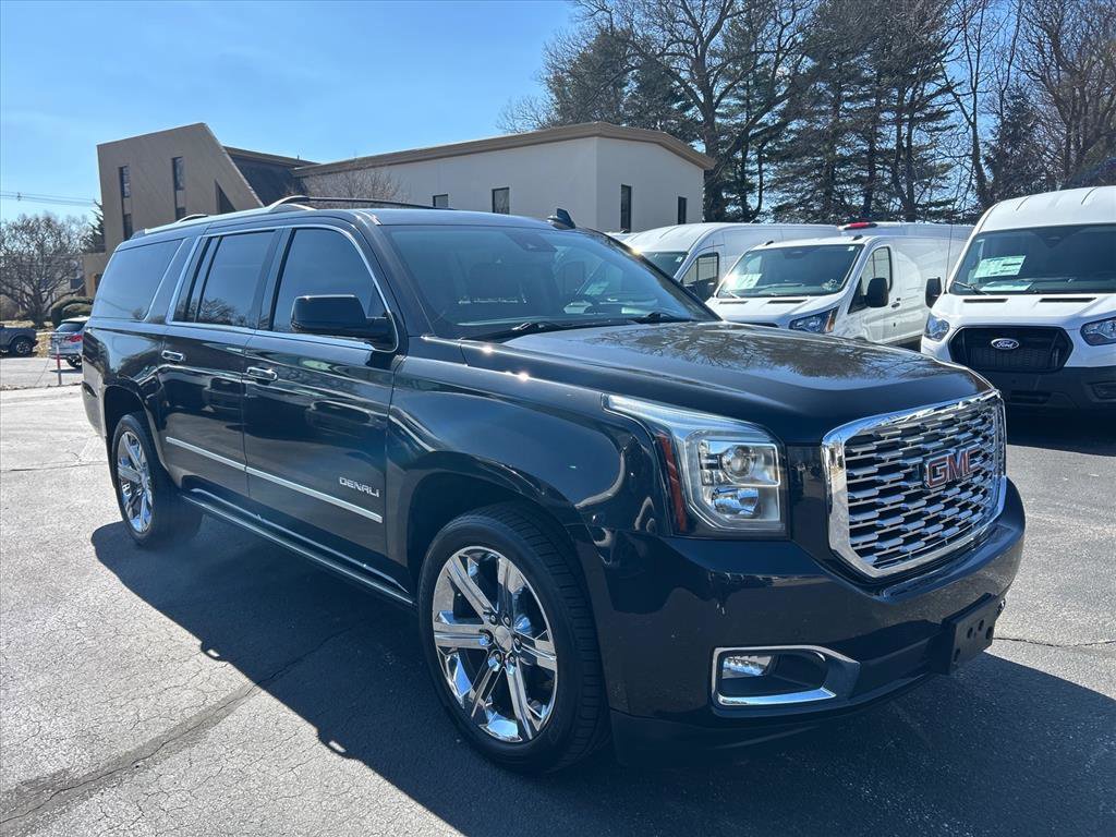 Used 2020 GMC Yukon XL Denali w/ Denali Ultimate Package image 3