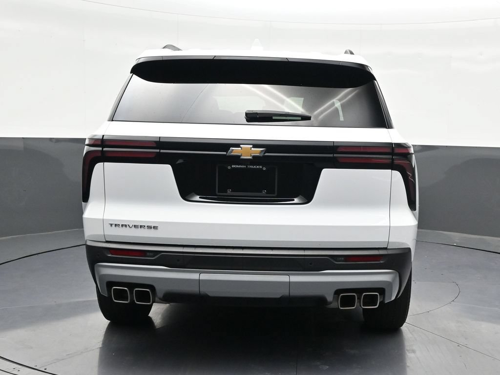 Used 2025 Chevrolet Traverse LT FWD image 4