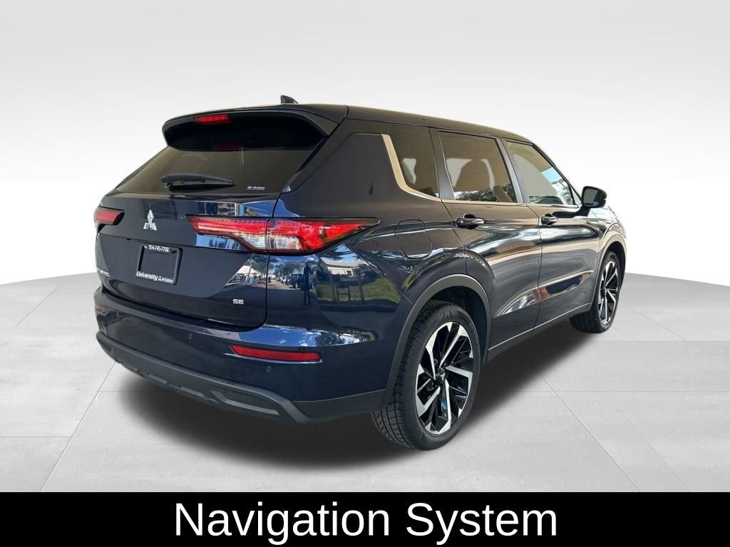 Used 2024 Mitsubishi Outlander SE AWD/4WD image 3
