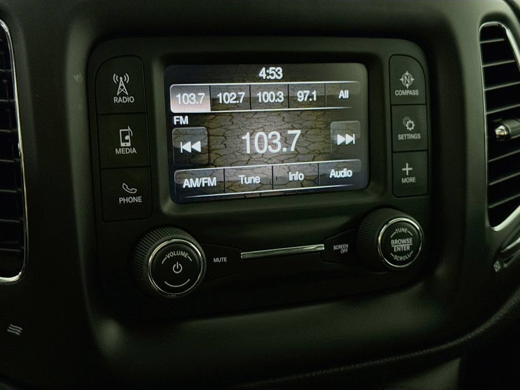Used 2018 Jeep Compass Latitude AWD/4WD image 7