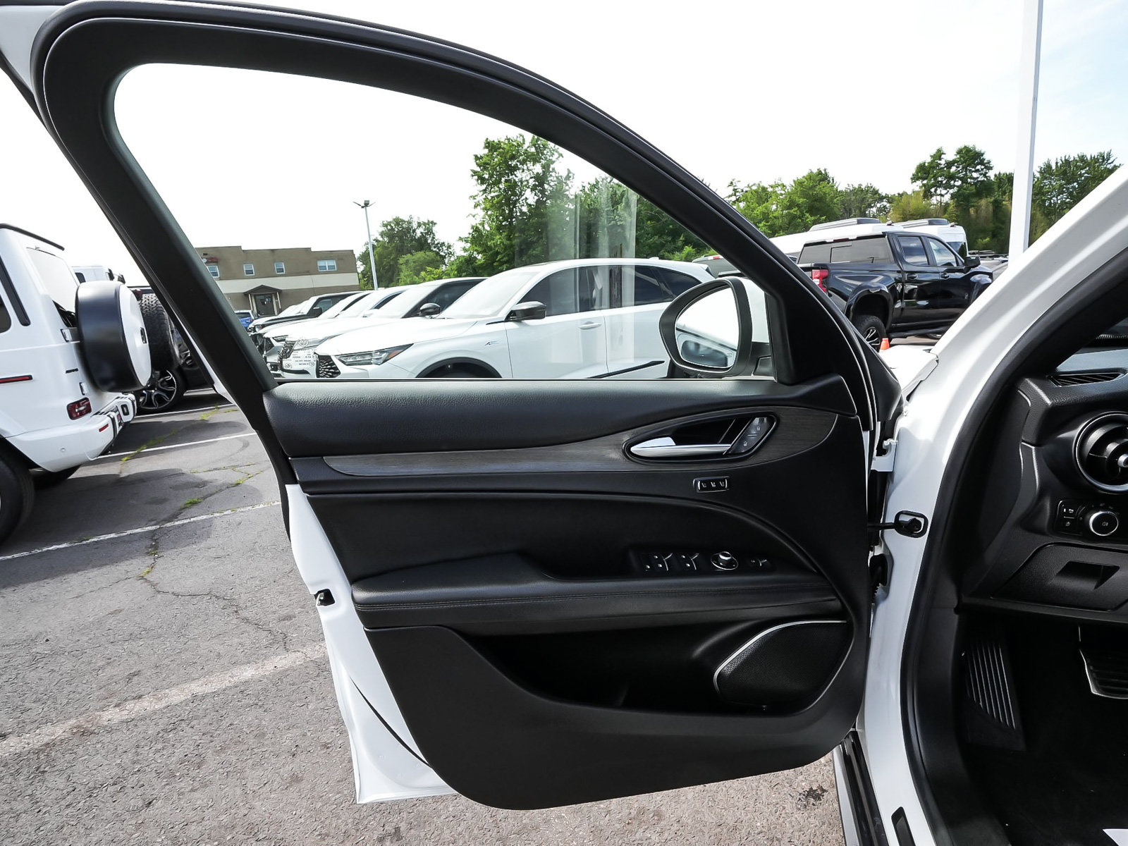 Used 2023 Alfa Romeo Stelvio Ti AWD/4WD image 10