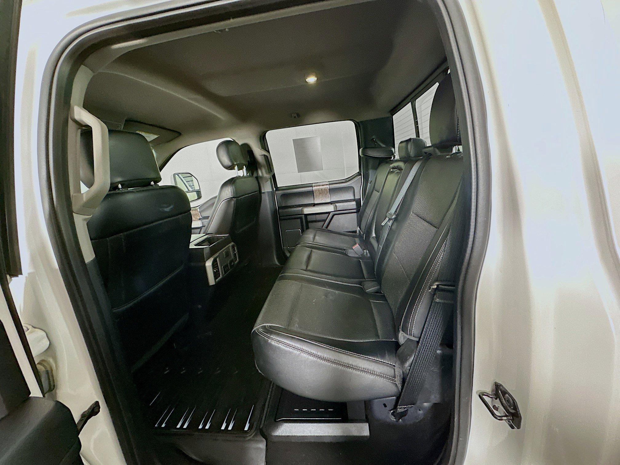 Used 2018 Ford F250 Lariat w/ Chrome Package image 26