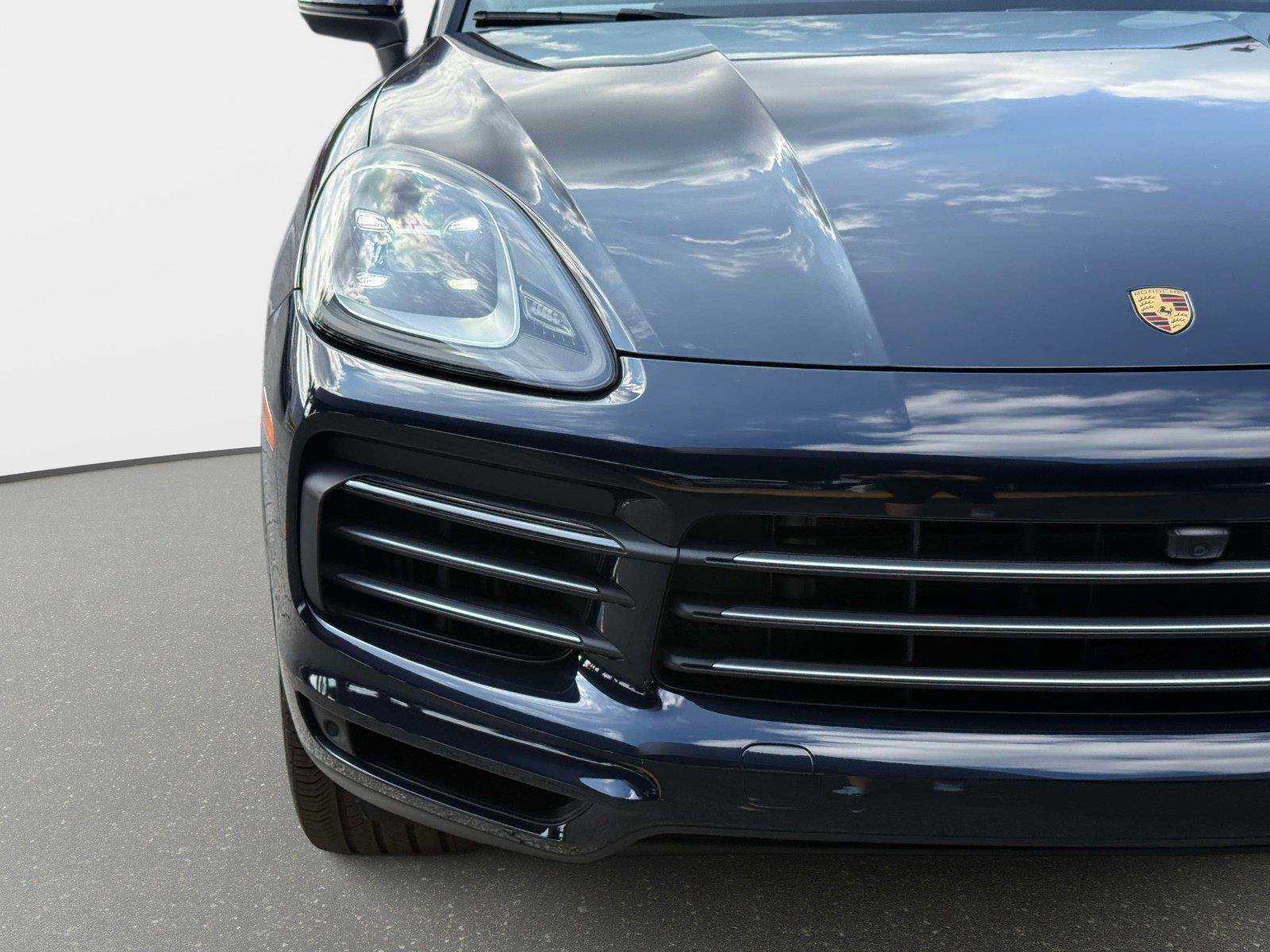 Used 2022 Porsche Cayenne w/ Premium Package image 9