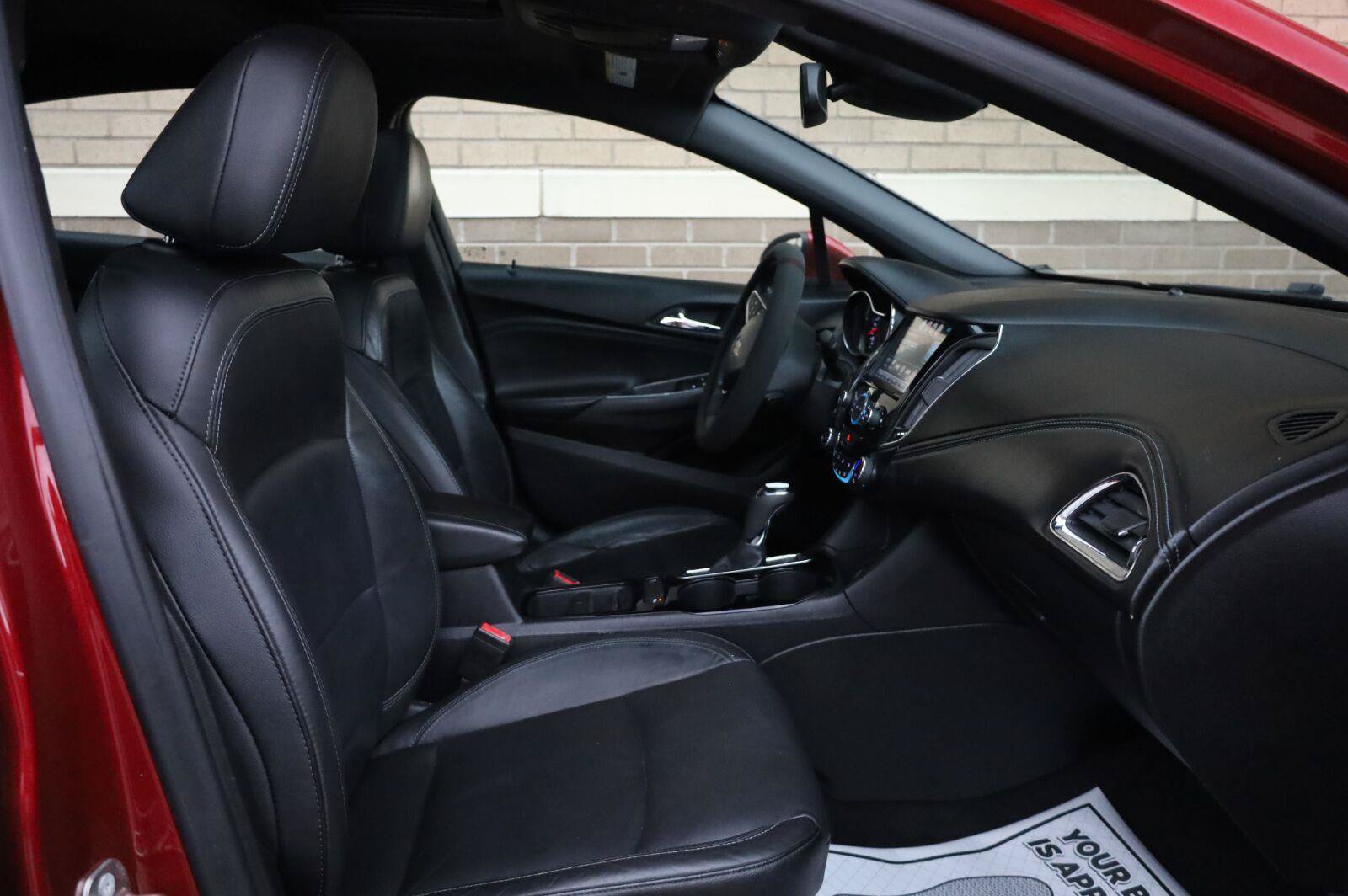 Used 2018 Chevrolet Cruze Premier FWD image 26