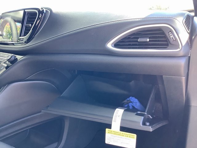 New 2026 Chrysler Pacifica Limited image 40