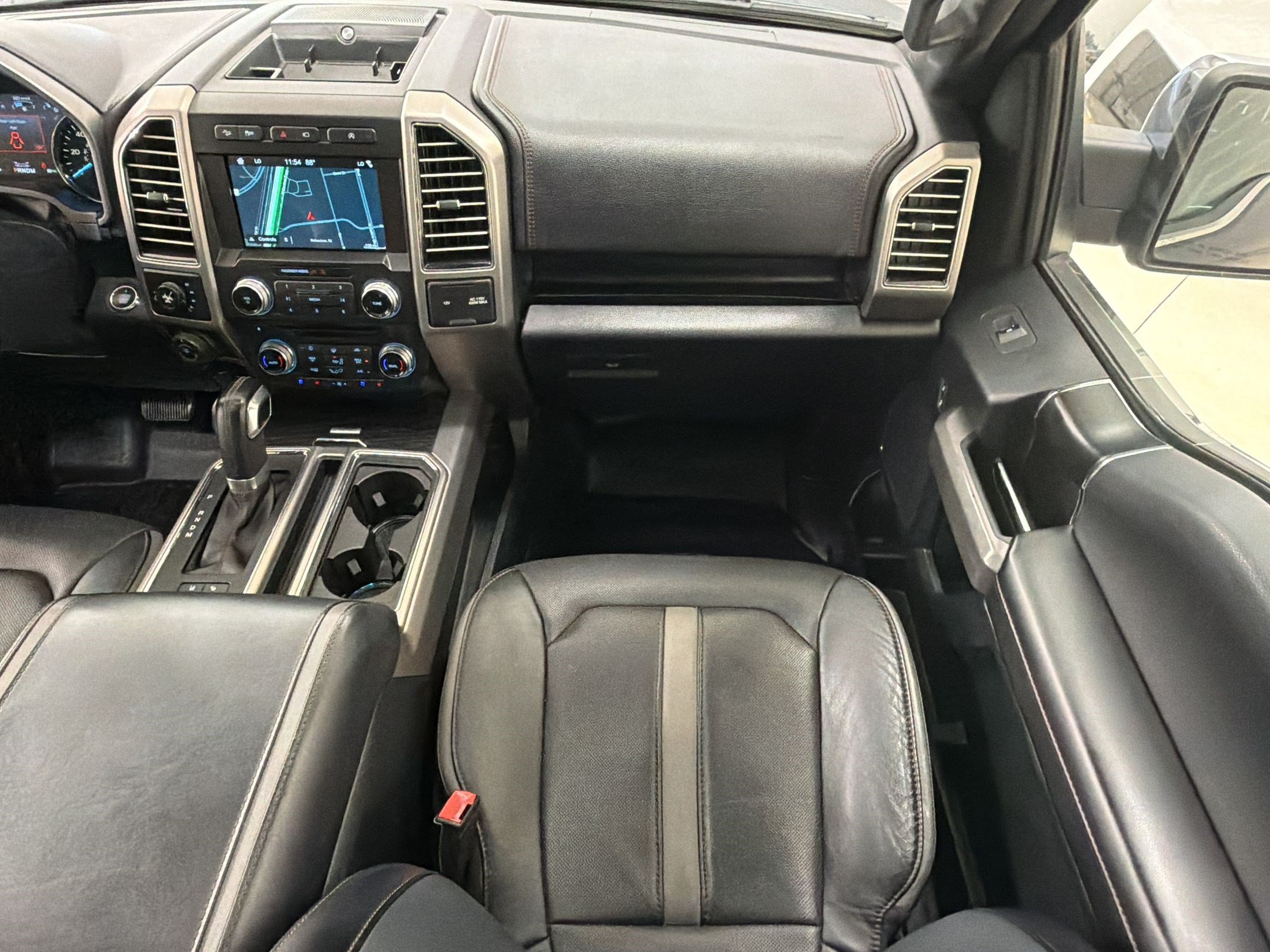 Used 2018 Ford F150 Platinum w/ Equipment Group 701A Luxury AWD/4WD image 30