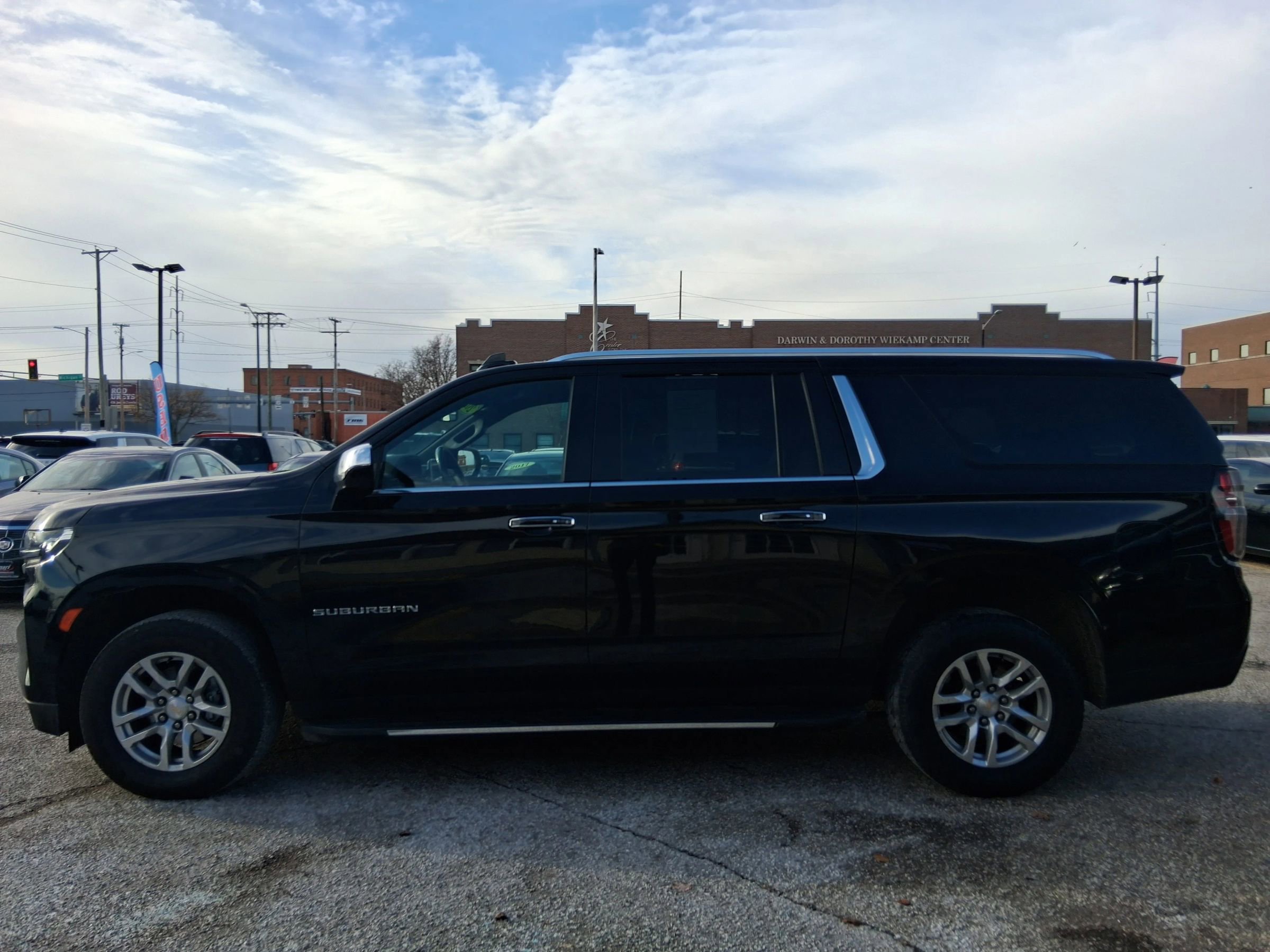 Used 2021 Chevrolet Suburban LT AWD/4WD image 5