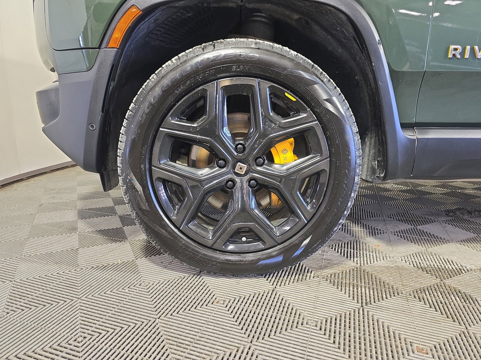 Used 2022 Rivian R1T Launch Edition image 9