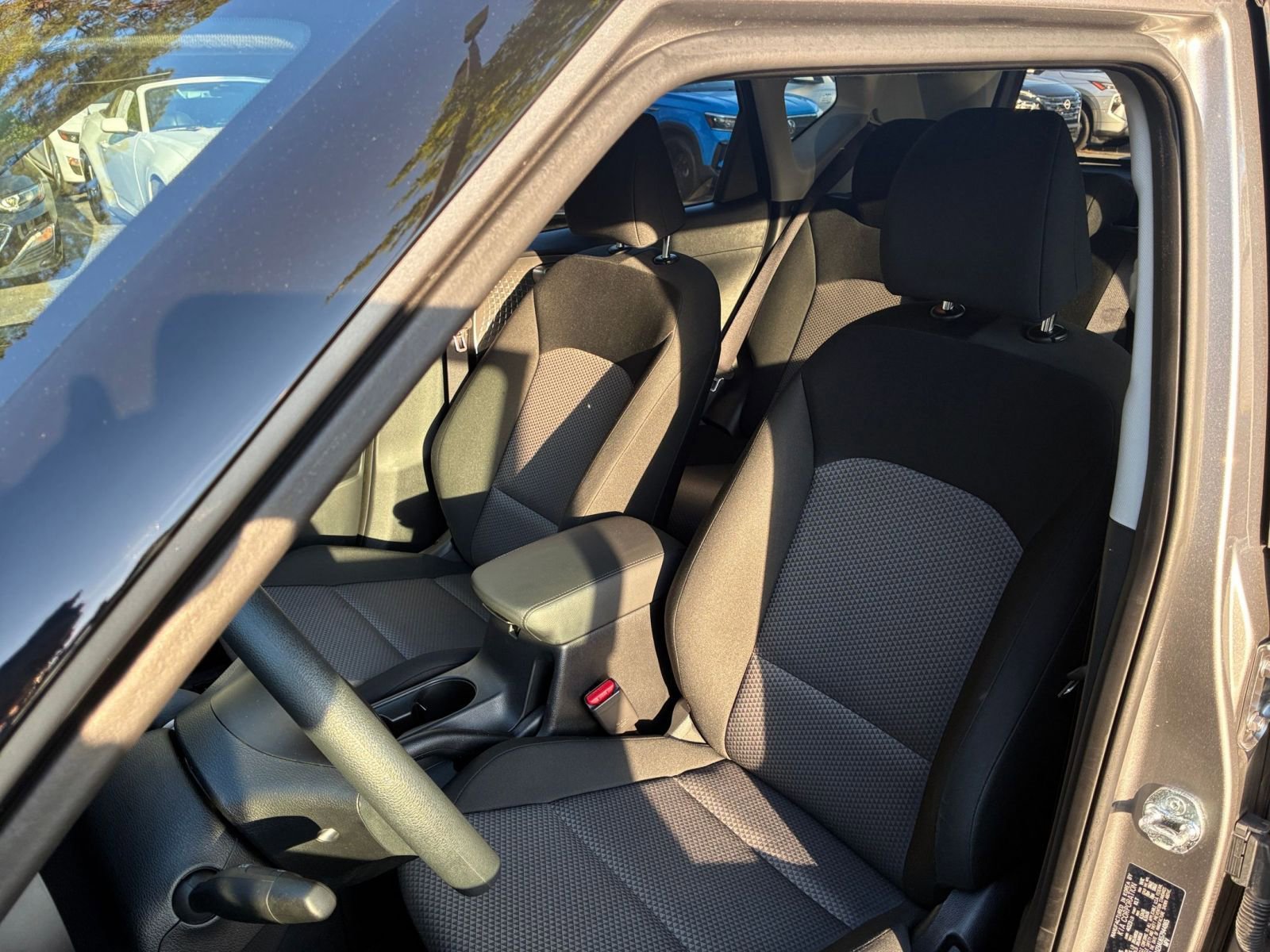 Used 2025 Kia Soul LX w/ LX Technology Package FWD image 36
