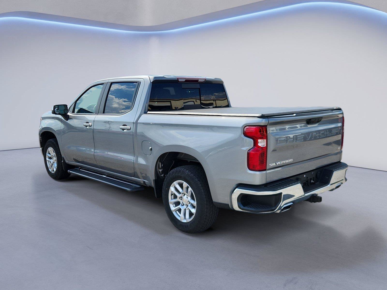 Used 2023 Chevrolet Silverado 1500 LT w/ Z71 Off-Road Package AWD/4WD image 5