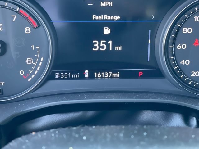 Used 2025 Cadillac XT5 Premium Luxury w/ Technology Package AWD/4WD image 6