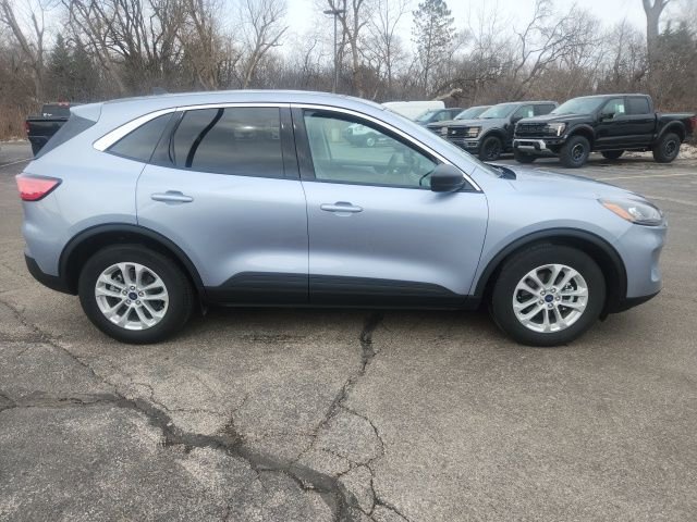 Used 2022 Ford Escape SE w/ Cold Weather Package image 4