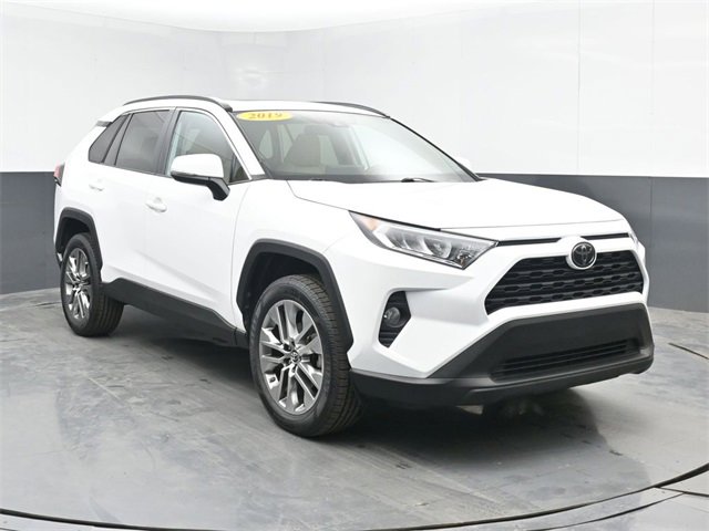 Used 2019 Toyota RAV4 XLE Premium image 2