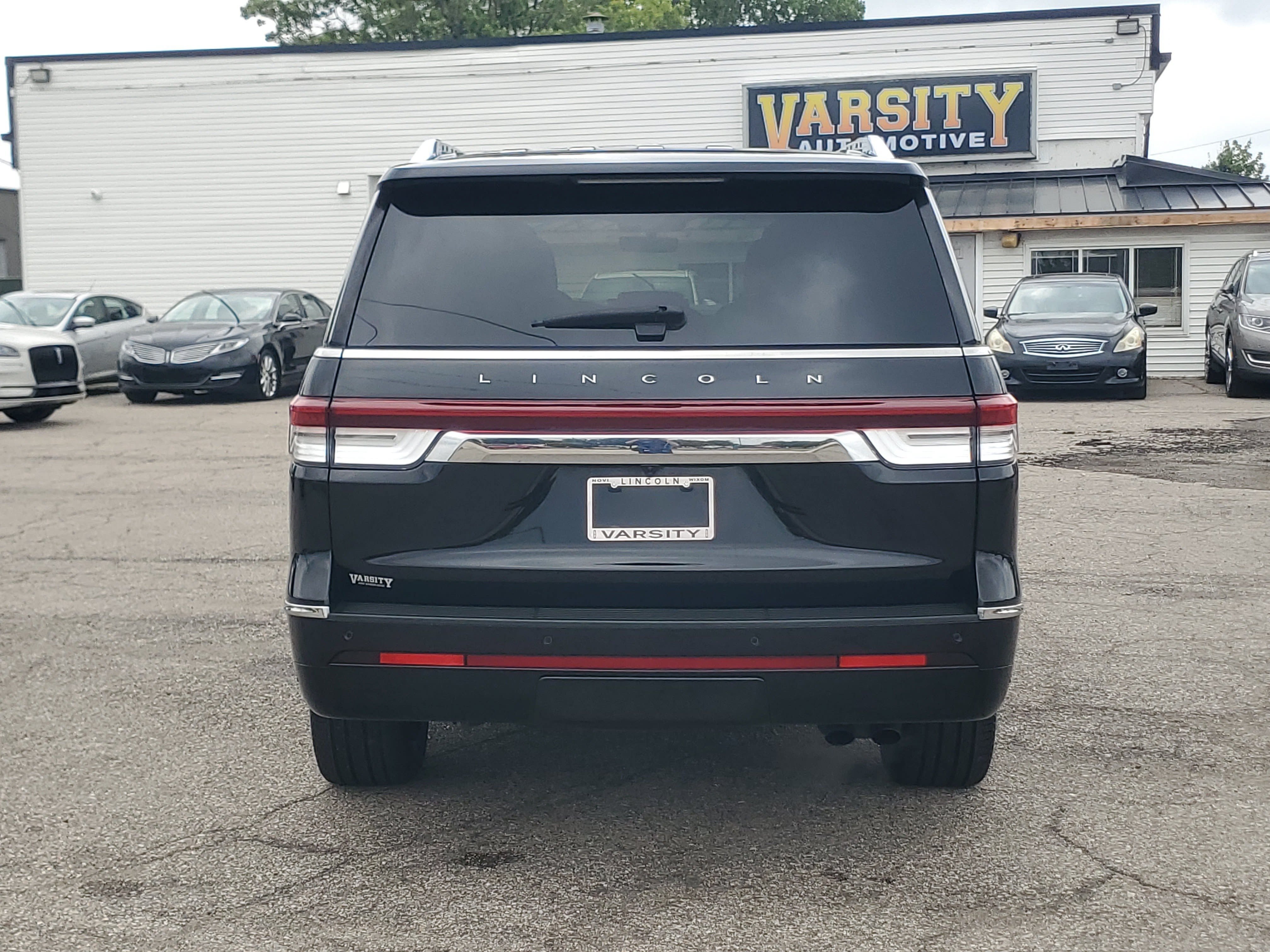 Used 2024 Lincoln Navigator Reserve AWD/4WD image 5
