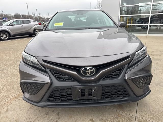 Used 2023 Toyota Camry SE image 2