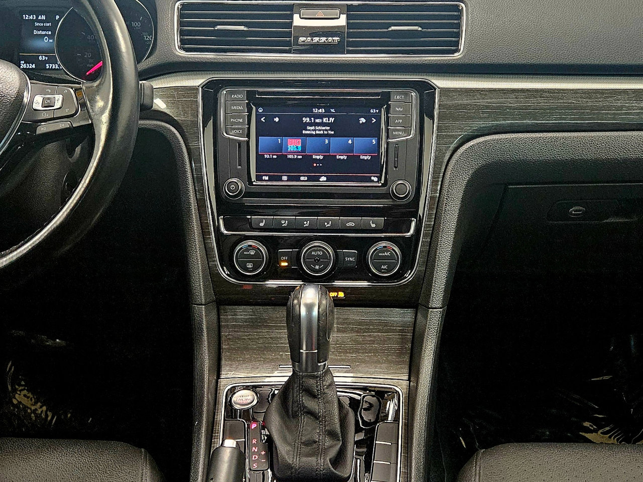 Used 2018 Volkswagen Passat 2.0T SE image 24