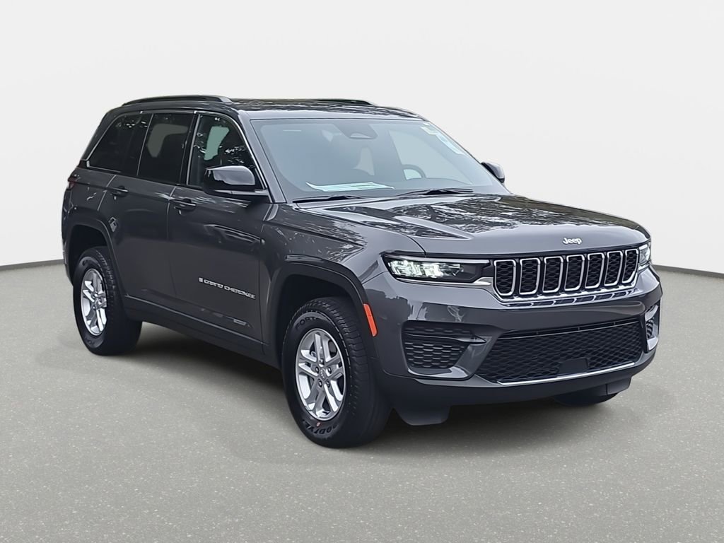 New 2025 Jeep Grand Cherokee Laredo image 3