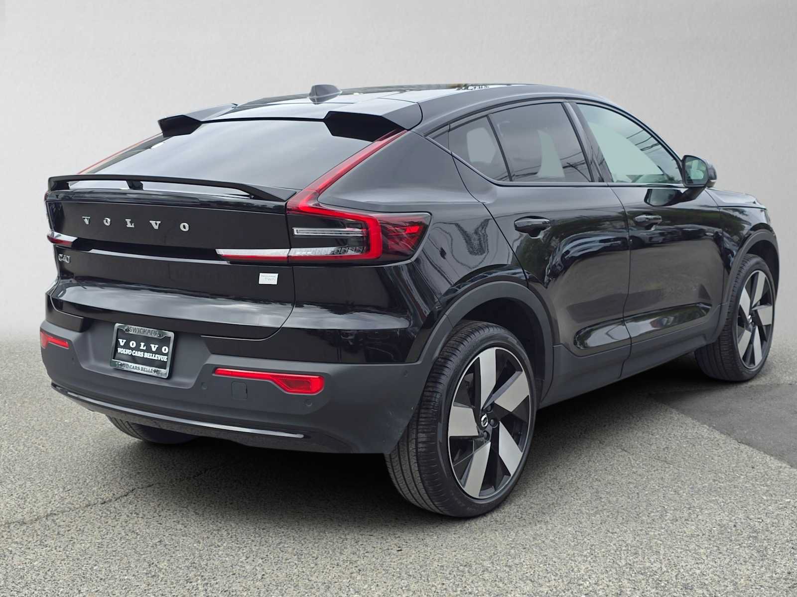 Certified 2023 Volvo C40 P8 Recharge Ultimate w/ Protection Package Premier AWD/4WD image 4
