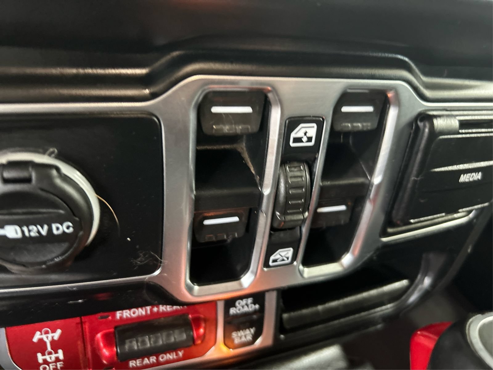 Used 2020 Jeep Gladiator Rubicon AWD/4WD image 29
