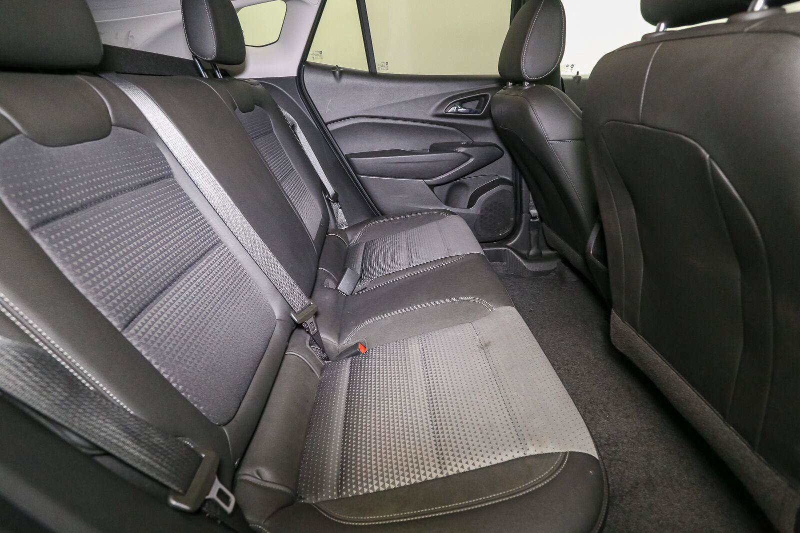 Used 2025 Chevrolet Trax LT FWD image 20