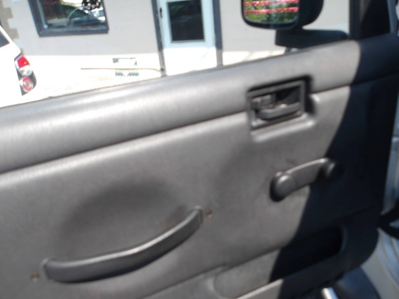Used 2004 Jeep Wrangler 4WD image 10