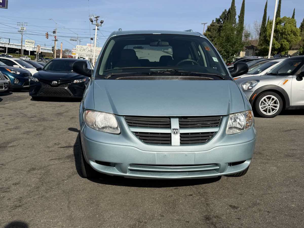 Used 2005 Dodge Grand Caravan SE w/ Popular Equipment Group I FWD image 3