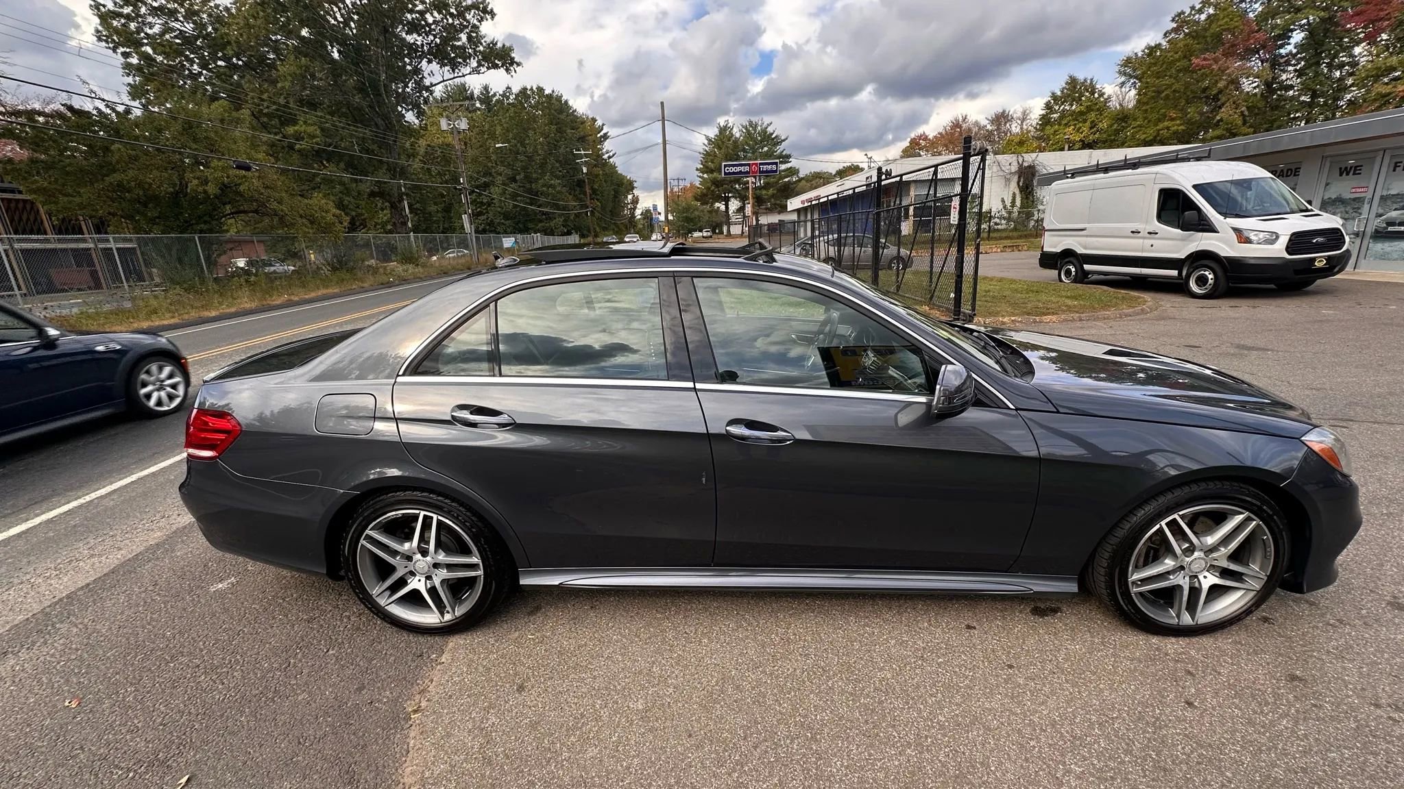 Used 2014 Mercedes-Benz E 350 4MATIC Sedan image 4