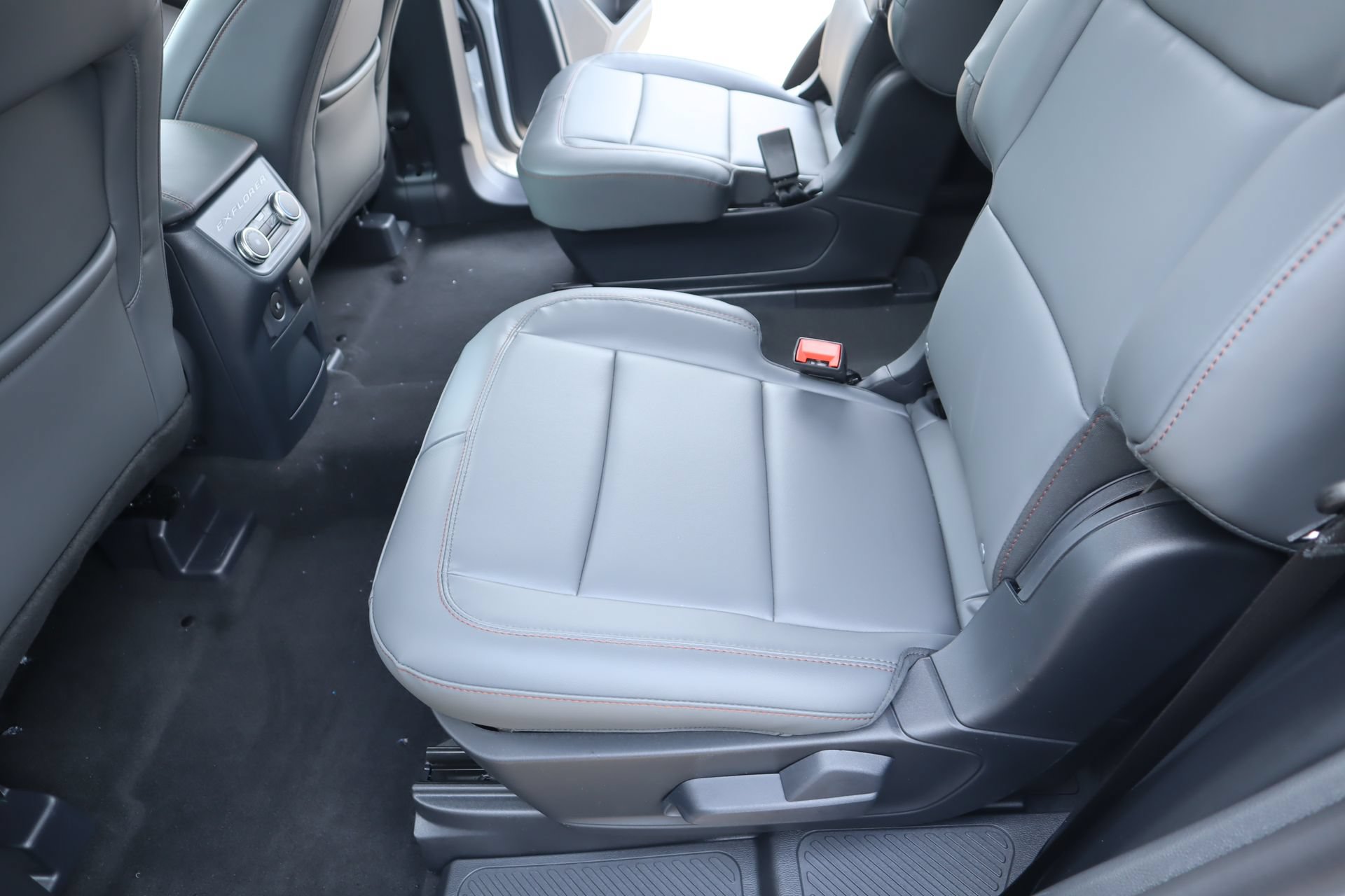 New 2026 Ford Explorer Active w/ Active Comfort Package RWD image 13