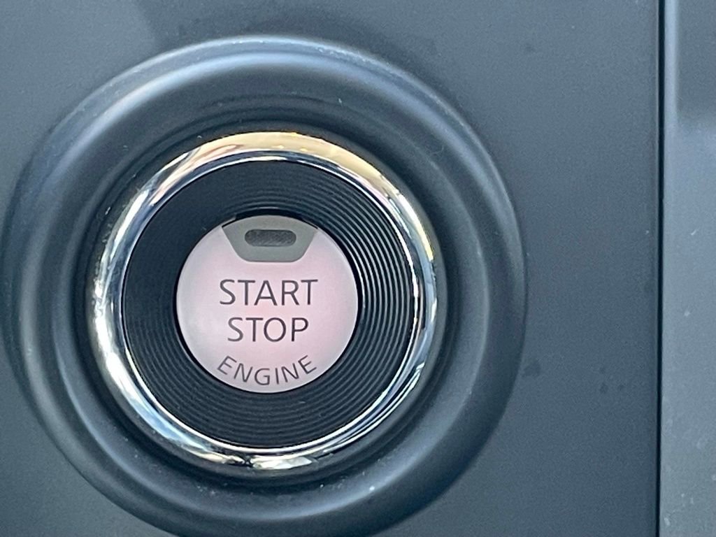 Used 2024 Nissan Titan SV w/ SV Convenience Package image 34