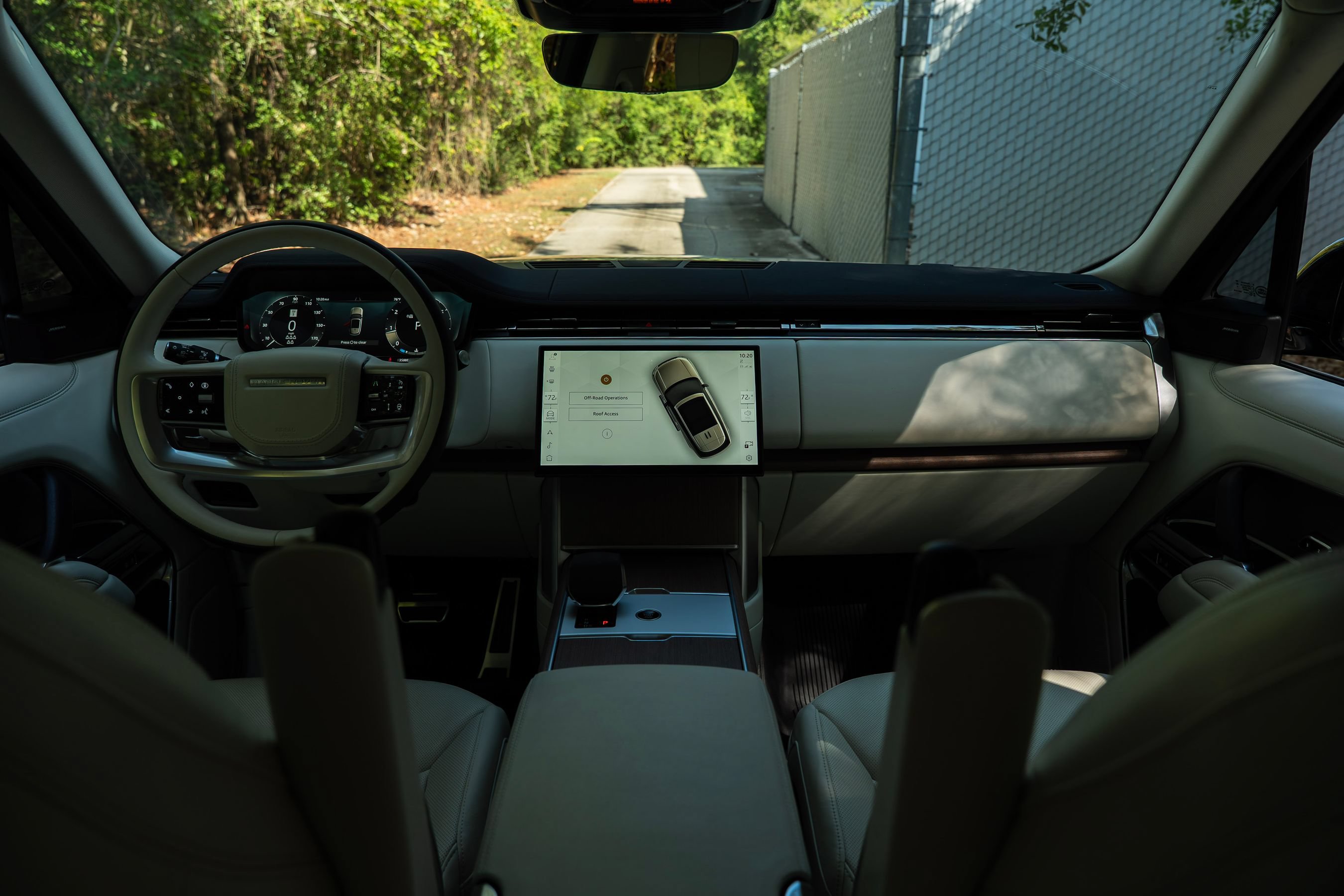 Used 2024 Land Rover Range Rover Long Wheelbase SE AWD/4WD image 4