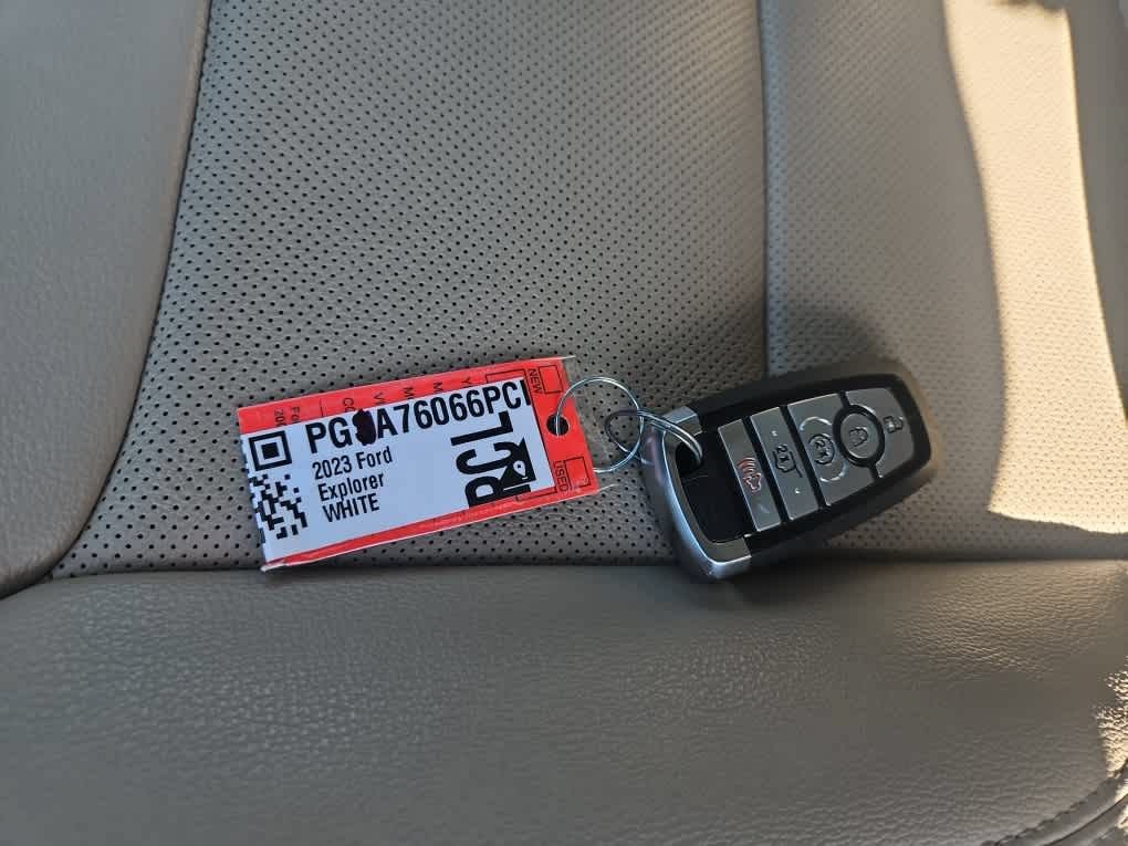 Used 2023 Ford Explorer Limited w/ Limited Technology Package RWD image 21