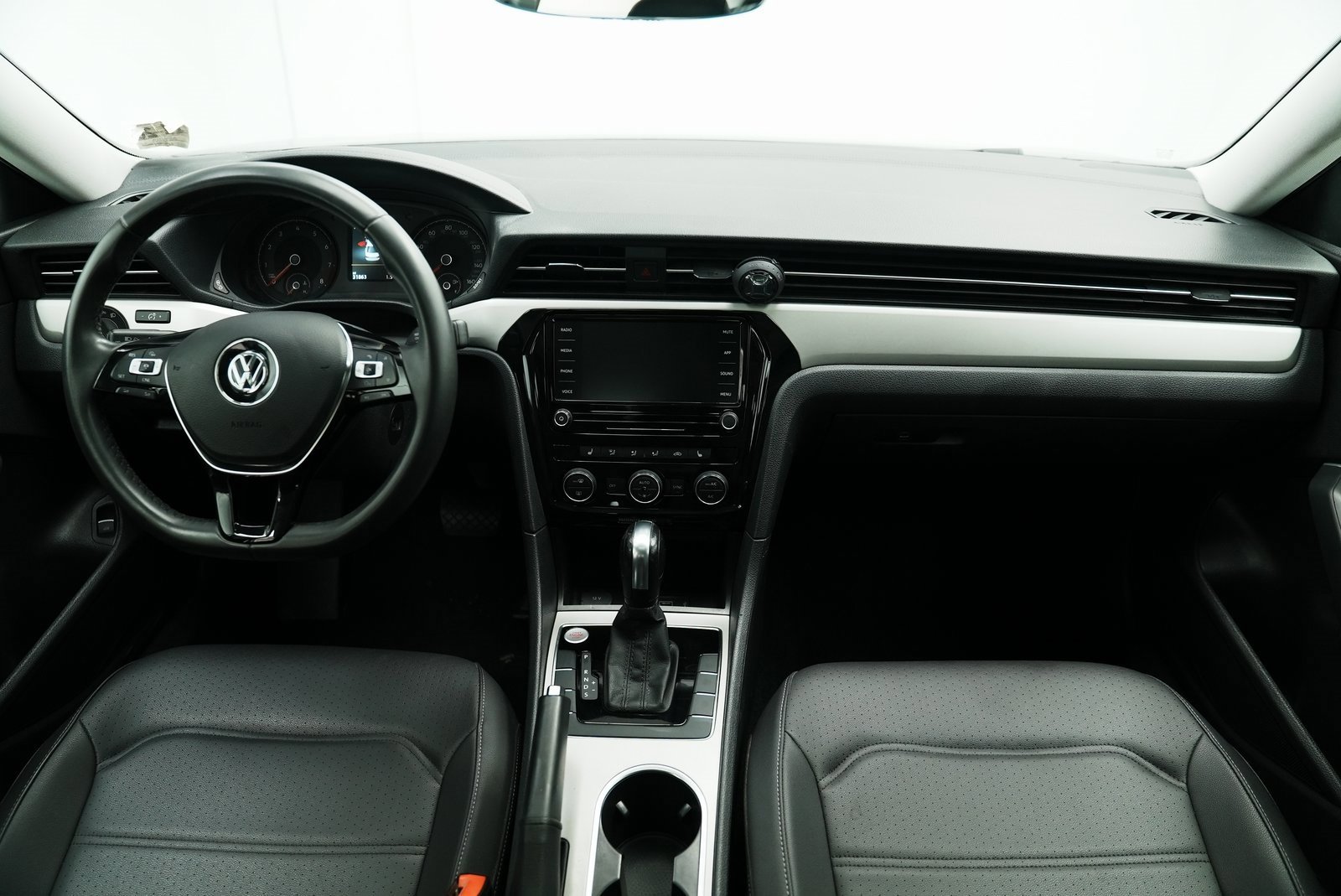 Used 2022 Volkswagen Passat 2.0T SE image 31