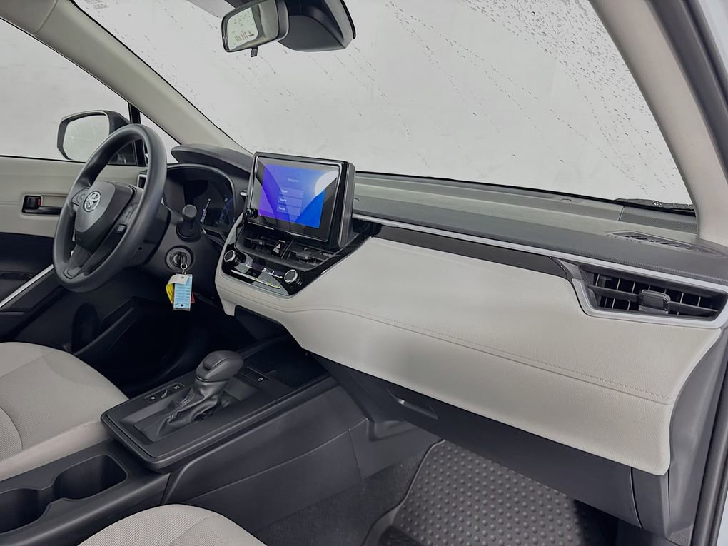 Used 2026 Toyota Corolla Cross L image 32