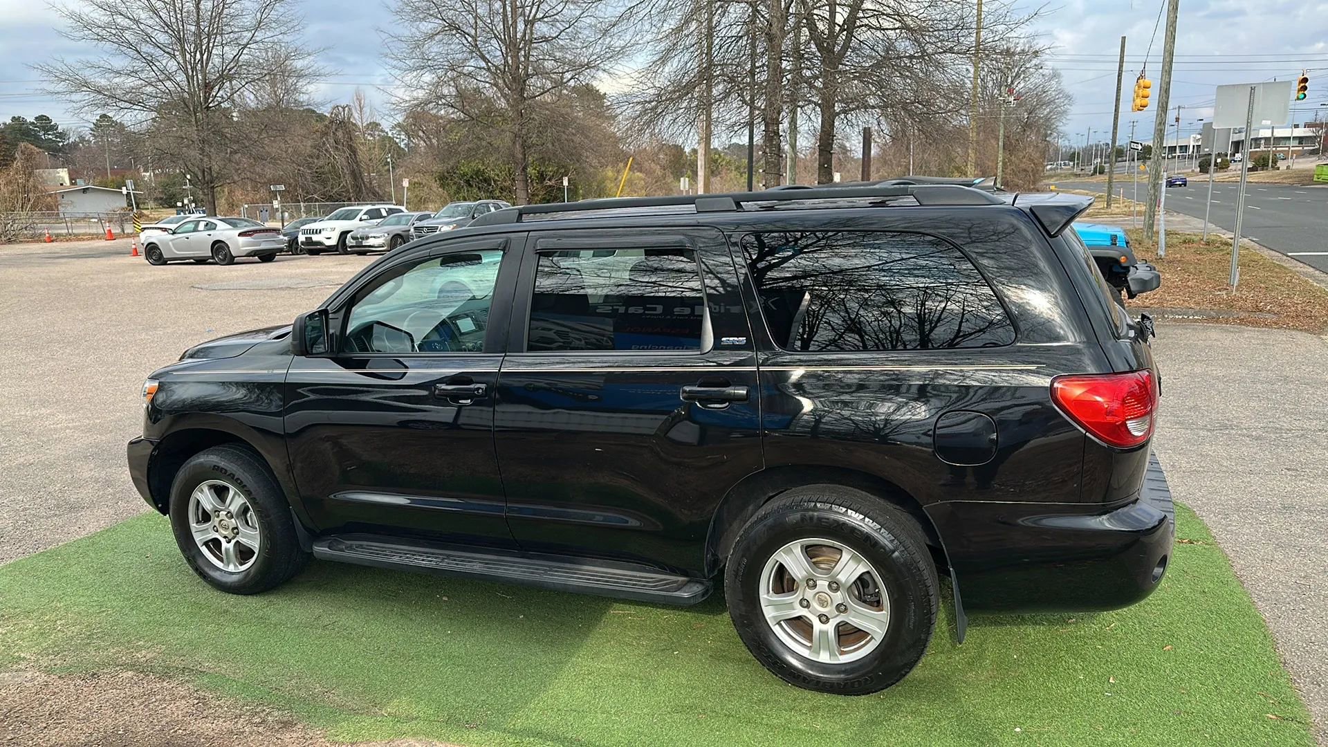 Used 2014 Toyota Sequoia SR5 AWD/4WD image 5