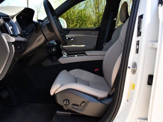 New 2026 Volvo XC90 B6 Ultra w/ Protection Package AWD/4WD image 13