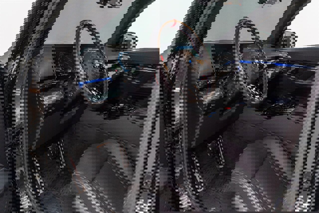 Used 2025 BMW M5 w/ Carbon Package image 81