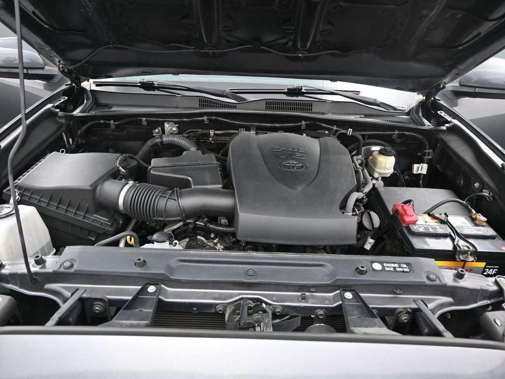 Used 2016 Toyota Tacoma SR5 w/ SR5 Appearance Package (SN) image 11