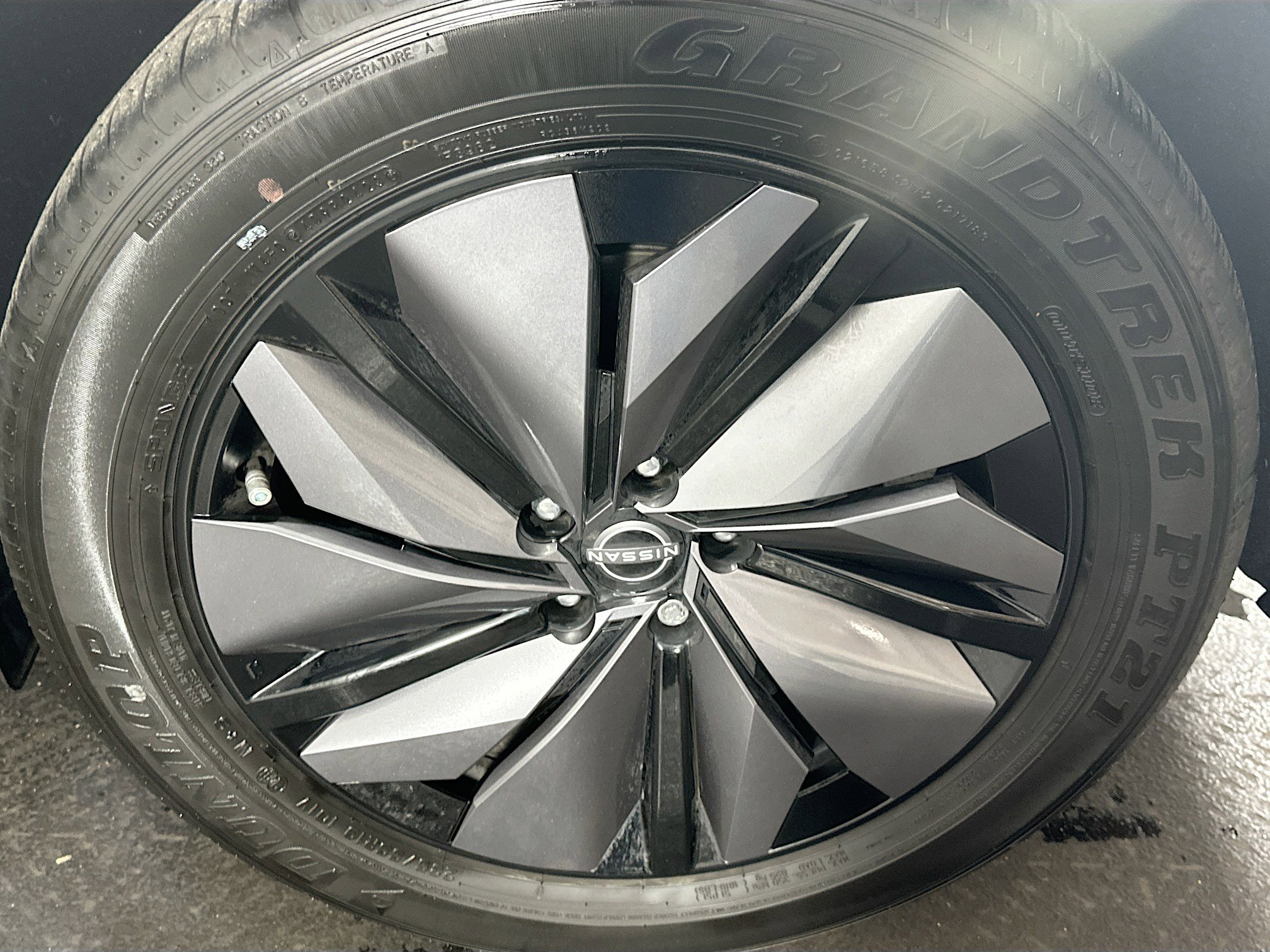 Used 2023 Nissan Ariya FWD image 11