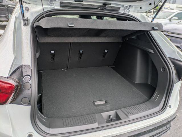 New 2026 Chevrolet Trax RS w/ Sunroof Package FWD image 24