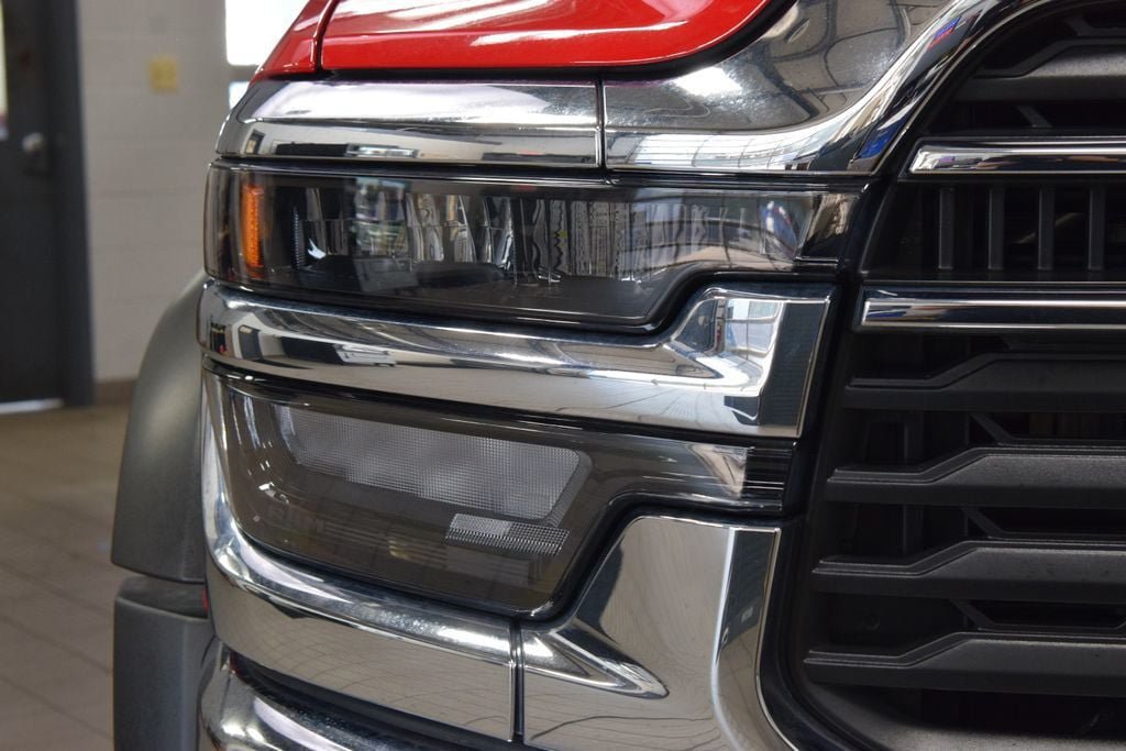 Used 2026 RAM 5500 Tradesman w/ Chrome Appearance Group AWD/4WD image 6