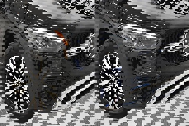 Used 2025 Mercedes-Benz GLA 250 4MATIC w/ Driver Assistance Package image 15