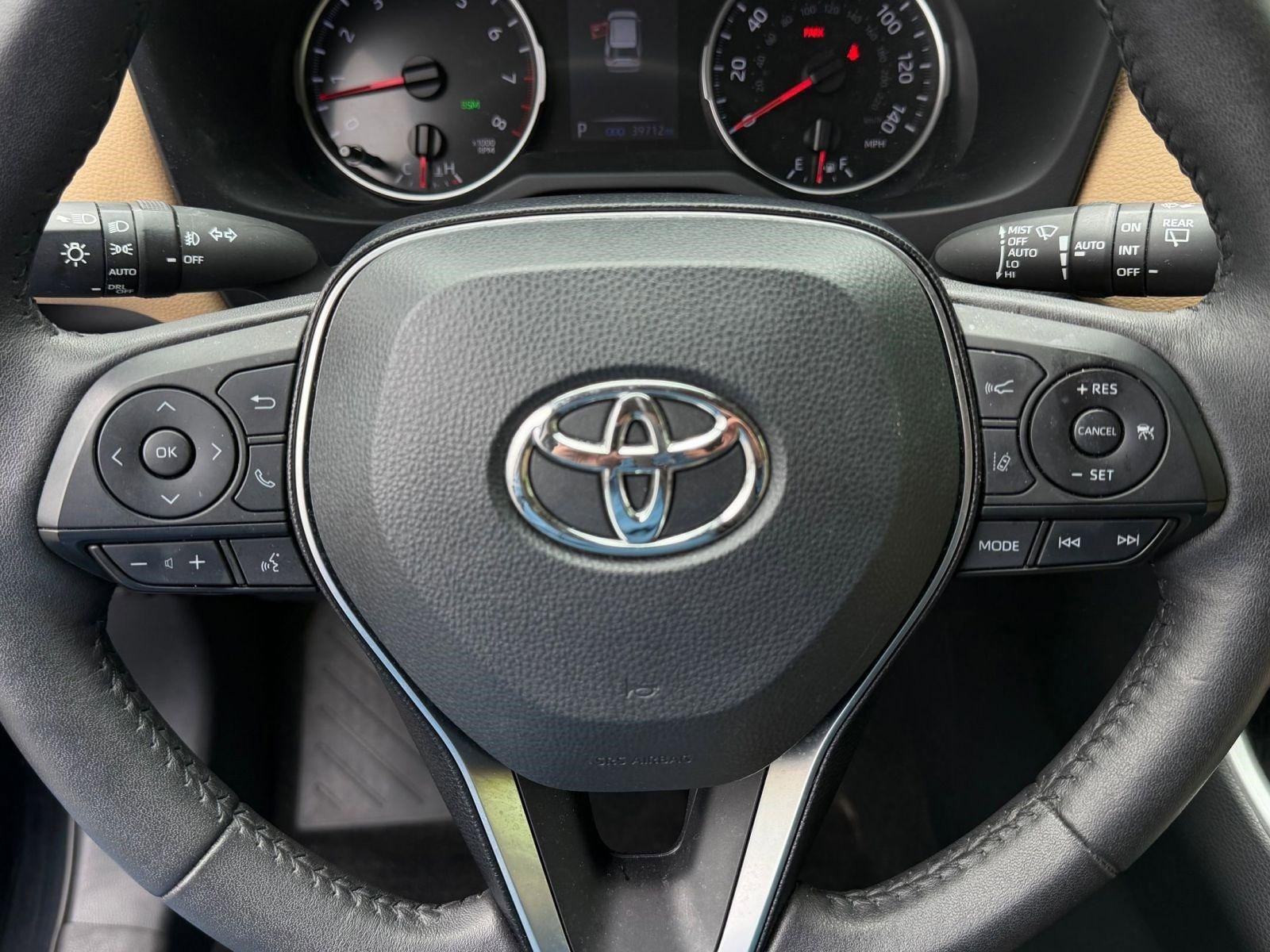 Used 2020 Toyota RAV4 XLE Premium AWD/4WD image 14