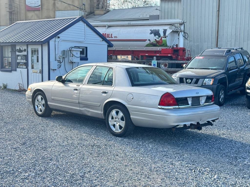 Used 2011 Ford Crown Victoria LX w/ Comfort Appearance Pkg RWD image 5