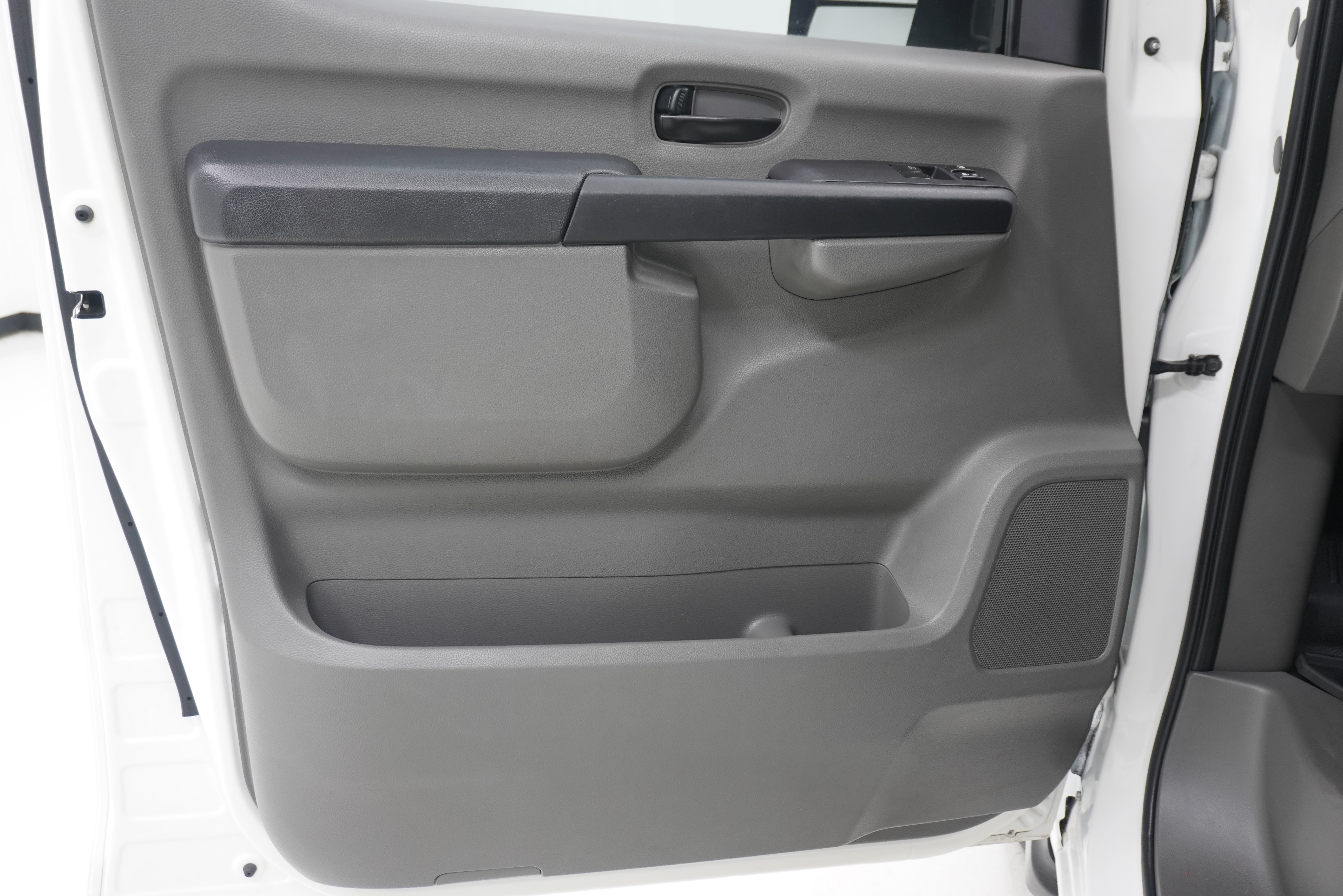 Used 2016 Nissan NV 3500 S w/ Power Package RWD image 11
