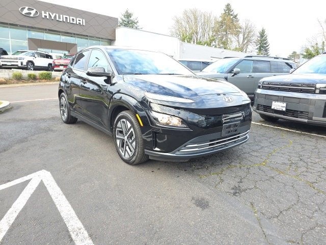 Certified 2023 Hyundai Kona SE w/ Cargo Package image 2